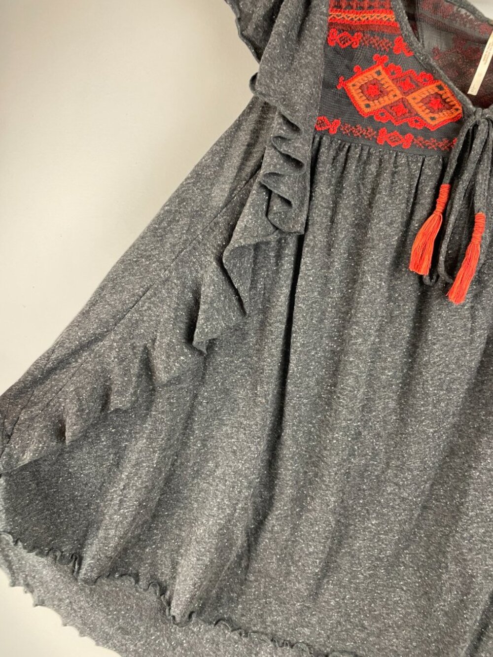 Free People Embroidered Boho Ruffle Sleeve Top Gray w/ Red Accents Sz L - Picture 7 of 10